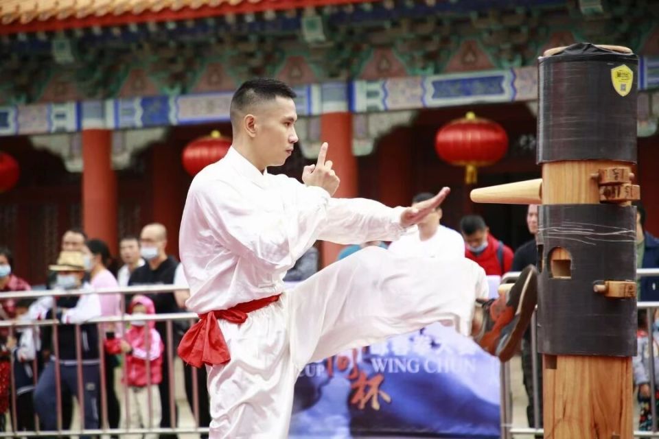 UZZUr, 影并发布社, Aiqx