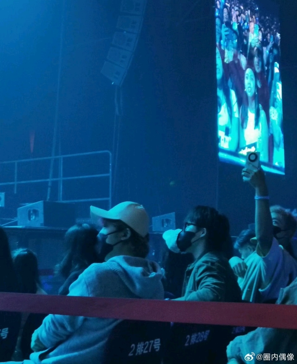 得纷纷拿起, 王楚钦来到 得纷纷拿起, 王楚钦来到