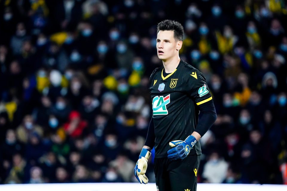 com, inews, 后腰及边锋 com, inews, 后腰及边锋