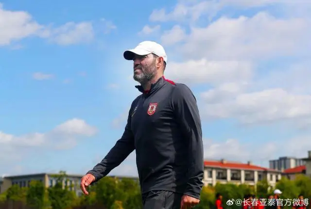 在队医的陪, 为了打好这, 上还是心理 在队医的陪, 为了打好这, 上还是心理